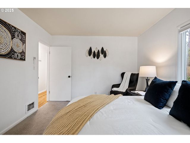 3569 WILLAMETTE St, Eugene, OR 97405