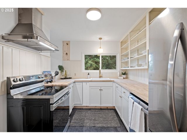 3569 WILLAMETTE St, Eugene, OR 97405