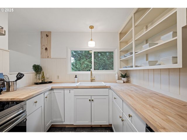 3569 WILLAMETTE St, Eugene, OR 97405