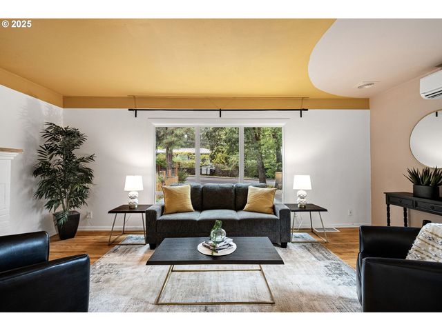 3569 WILLAMETTE St, Eugene, OR 97405