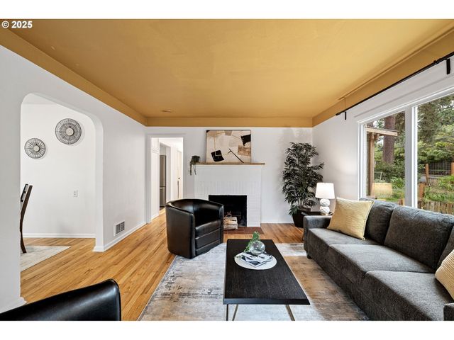 3569 WILLAMETTE St, Eugene, OR 97405