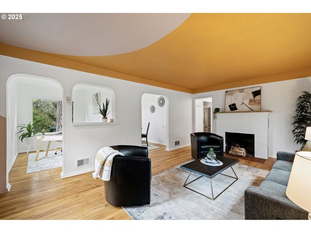 3569 WILLAMETTE St, Eugene, OR 97405