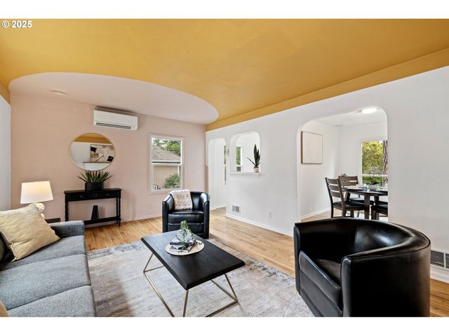 3569 WILLAMETTE St, Eugene, OR 97405