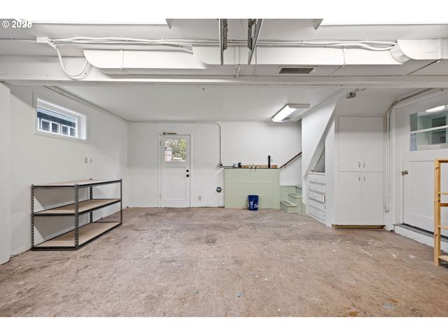 3569 WILLAMETTE St, Eugene, OR 97405