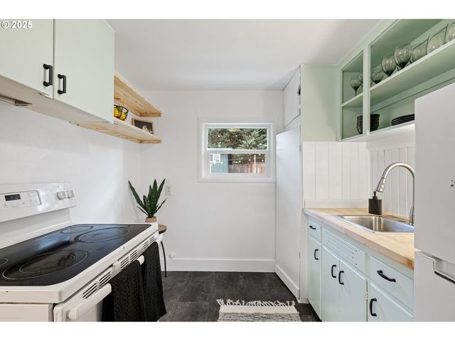 3569 WILLAMETTE St, Eugene, OR 97405