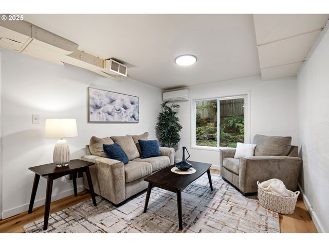 3569 WILLAMETTE St, Eugene, OR 97405