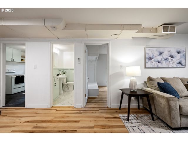 3569 WILLAMETTE St, Eugene, OR 97405