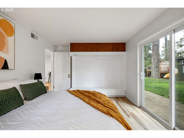 3569 WILLAMETTE St, Eugene, OR 97405