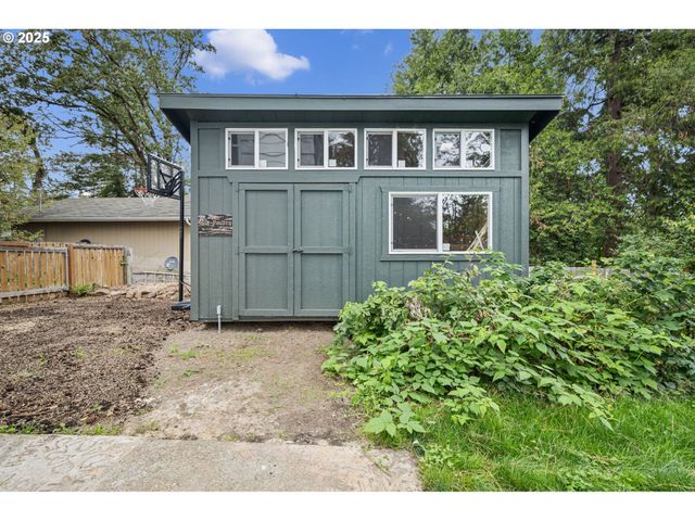 3569 WILLAMETTE St, Eugene, OR 97405