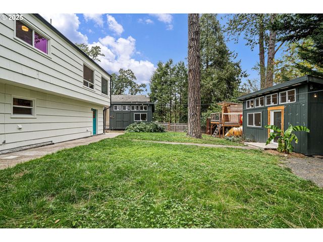 3569 WILLAMETTE St, Eugene, OR 97405