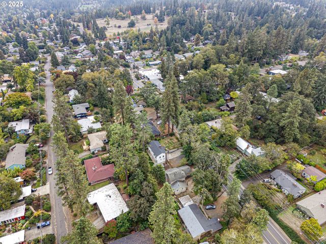 3569 WILLAMETTE St, Eugene, OR 97405