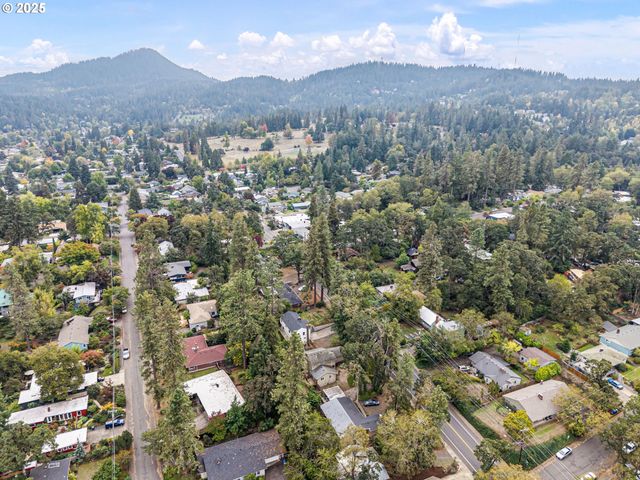 3569 WILLAMETTE St, Eugene, OR 97405