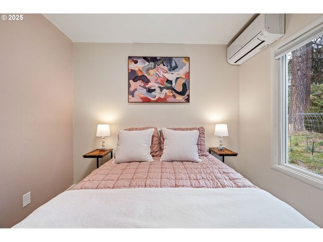 3569 WILLAMETTE St, Eugene, OR 97405