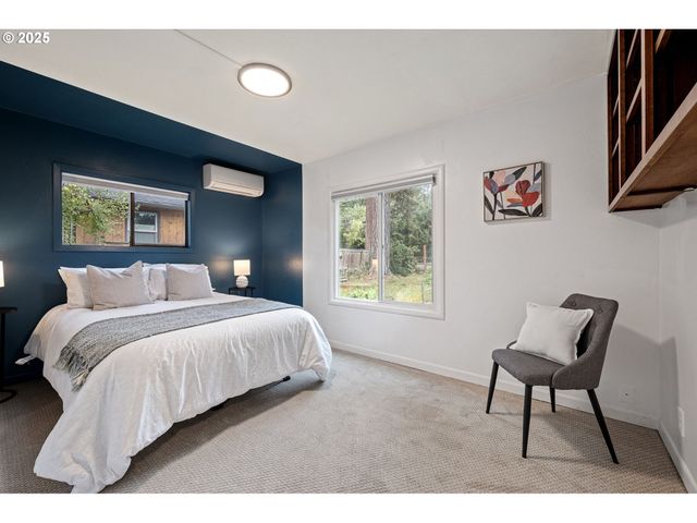 3569 WILLAMETTE St, Eugene, OR 97405