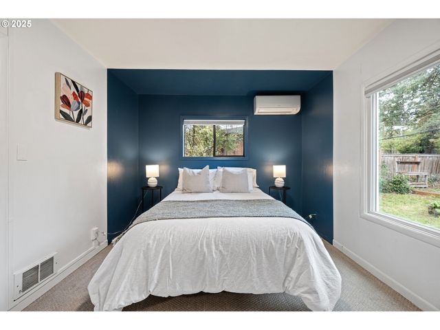 3569 WILLAMETTE St, Eugene, OR 97405