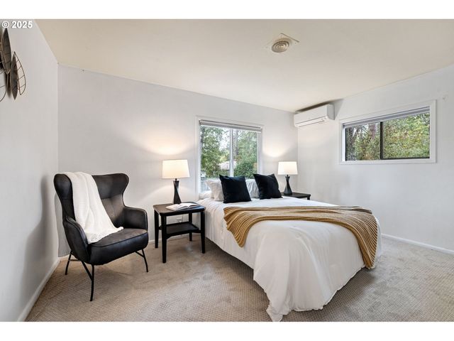 3569 WILLAMETTE St, Eugene, OR 97405