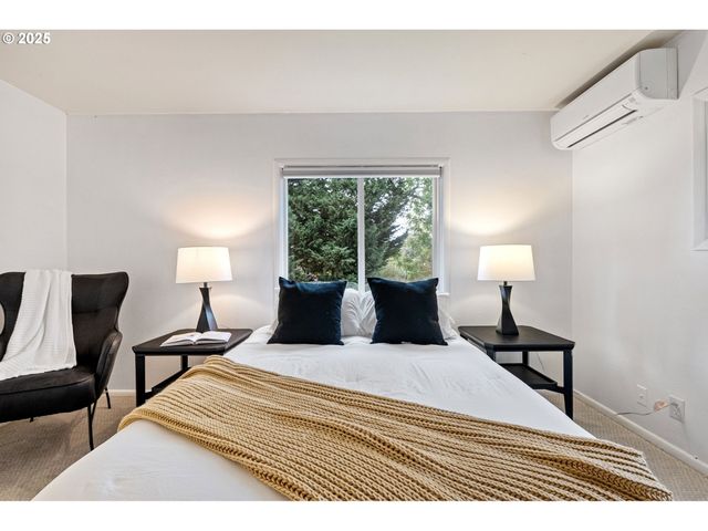 3569 WILLAMETTE St, Eugene, OR 97405