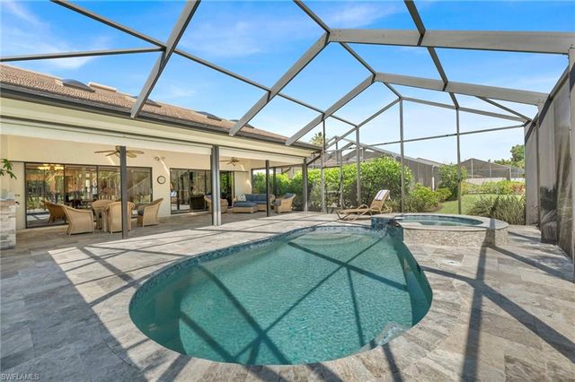 152 Cypress View DR C25, Naples, FL 34113