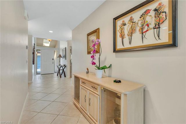 152 Cypress View DR C25, Naples, FL 34113
