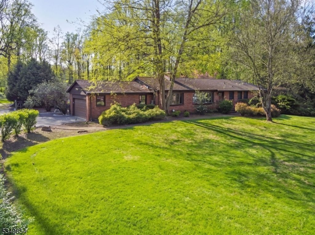 13 Skyline Dr, Warren Twp., NJ 07059