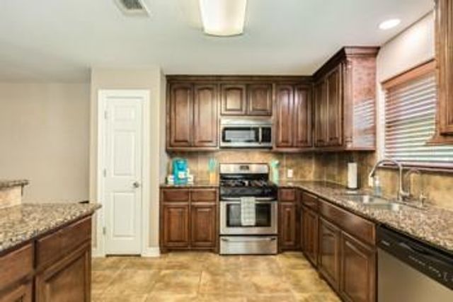 6108 Fox Ridge Drive R453E, Angleton, TX 77515