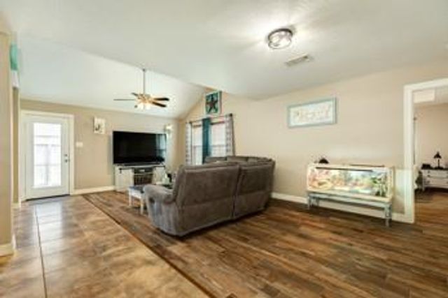 6108 Fox Ridge Drive R453E, Angleton, TX 77515