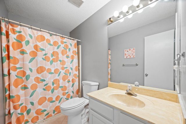 10820 W Shade Ln, Wichita, KS 67212