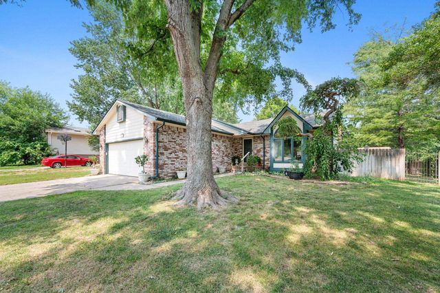 10820 W Shade Ln, Wichita, KS 67212