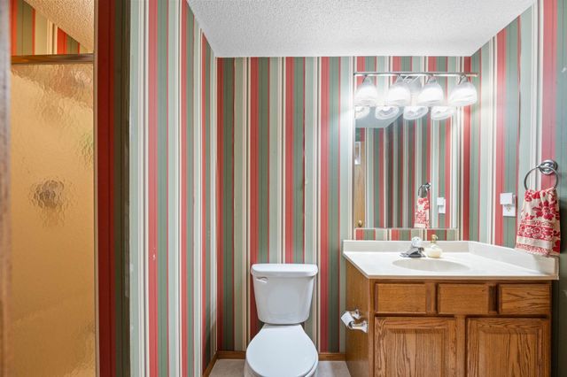 10820 W Shade Ln, Wichita, KS 67212