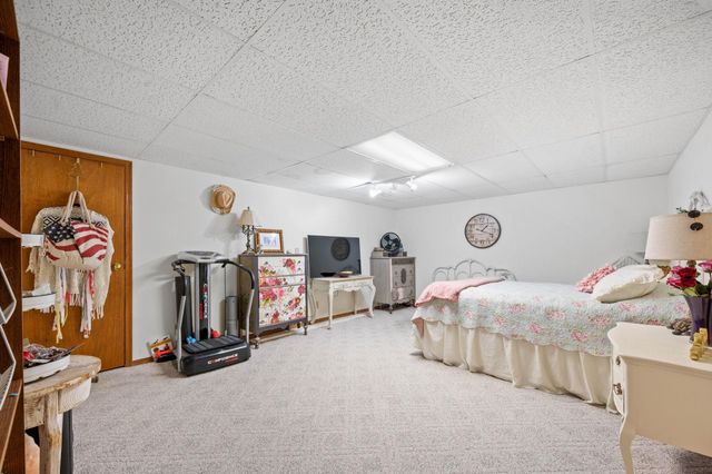 10820 W Shade Ln, Wichita, KS 67212