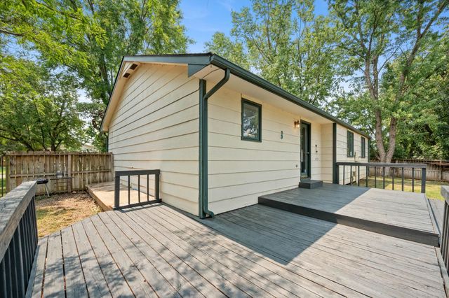 10820 W Shade Ln, Wichita, KS 67212