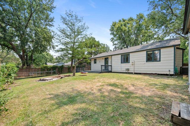 10820 W Shade Ln, Wichita, KS 67212