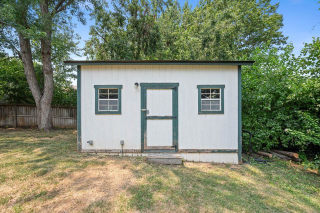 10820 W Shade Ln, Wichita, KS 67212