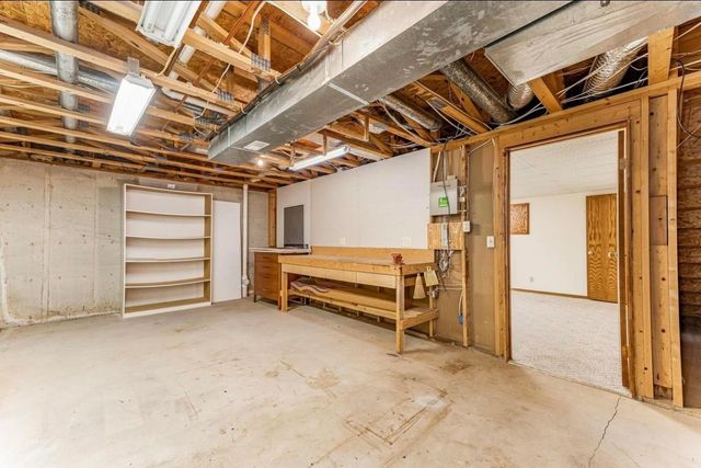 10820 W Shade Ln, Wichita, KS 67212