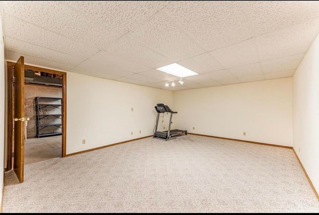 10820 W Shade Ln, Wichita, KS 67212