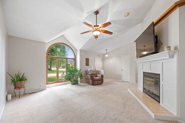 10820 W Shade Ln, Wichita, KS 67212