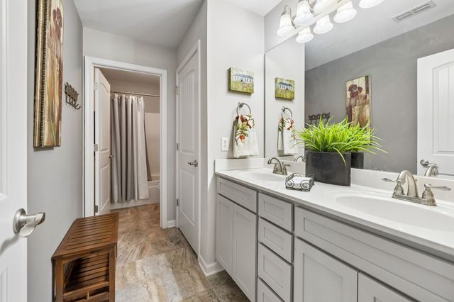 2143 Herring Xing, Murfreesboro, TN 37130