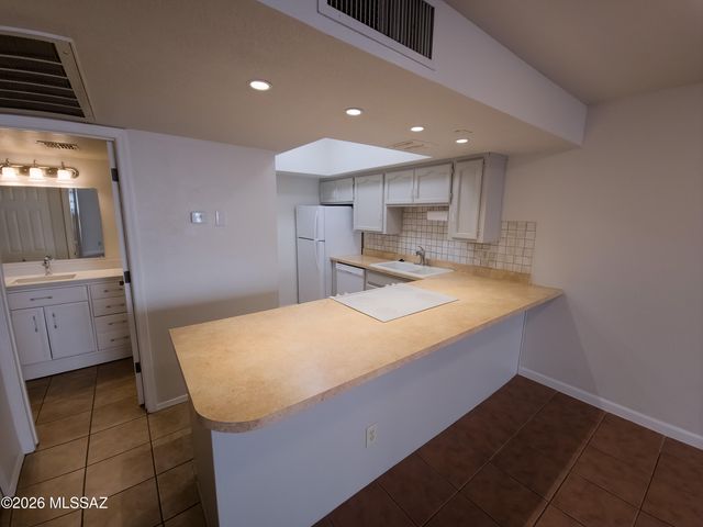 1200 E River Road L158, Tucson, AZ 85718