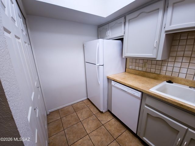 1200 E River Road L158, Tucson, AZ 85718