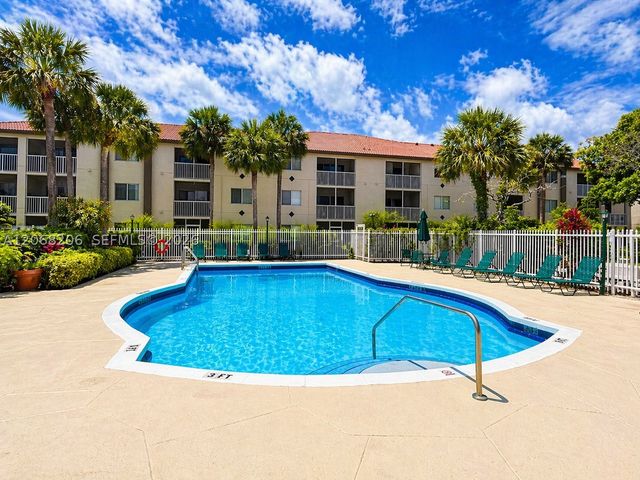 460 S Park Rd 106, Hollywood, FL 33021
