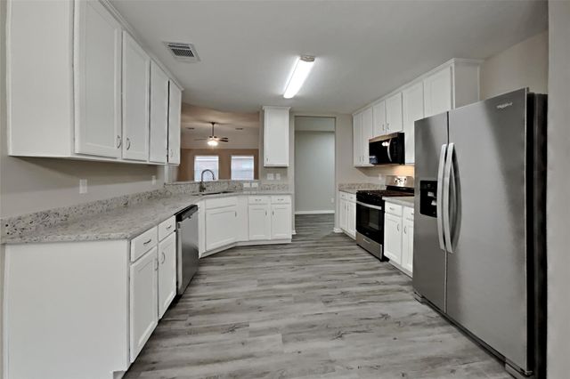 3701 Oak Crossing Drive, Pearland, TX 77581