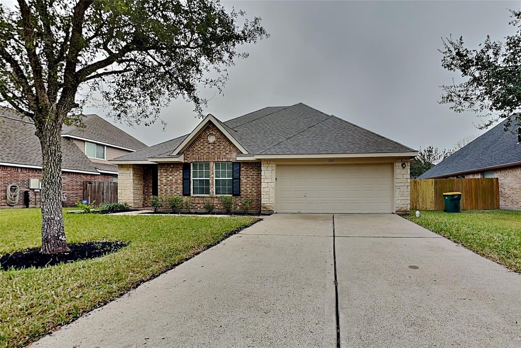 3701 Oak Crossing Drive, Pearland, TX 77581
