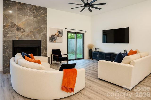 909 Highland Mist Lane, Charlotte, NC 28215