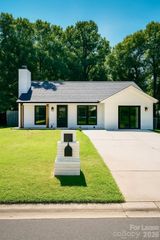 909 Highland Mist Lane, Charlotte, NC 28215