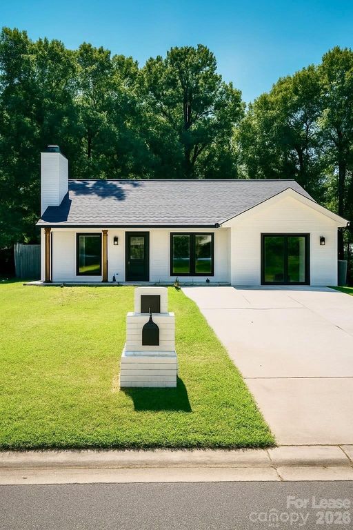 909 Highland Mist Lane, Charlotte, NC 28215