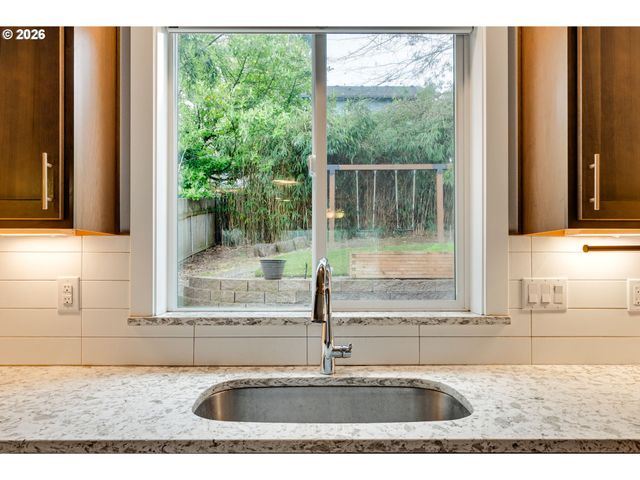 3014 Sw IOWA St, Portland, OR 97239