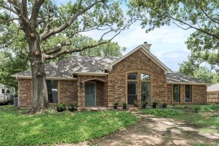 3801 Woodside Drive, Arlington, TX 76016