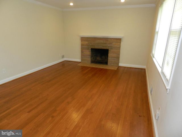 4901 BRAYMER AVE, Suitland, MD 20746