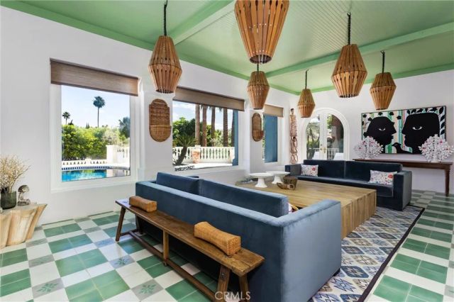 294 W Crestview Drive, Palm Springs, CA 92264