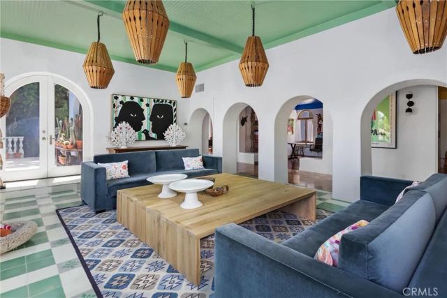 294 W Crestview Drive, Palm Springs, CA 92264